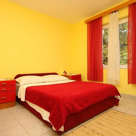 Apartment By The Sea Starigrad, Paklenica - 6623 *