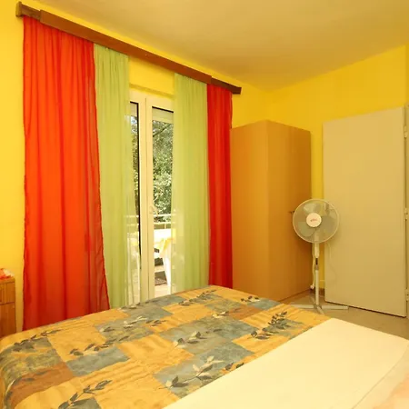 Apartment By The Sea Starigrad, Paklenica - 6623 Starigrad Paklenica